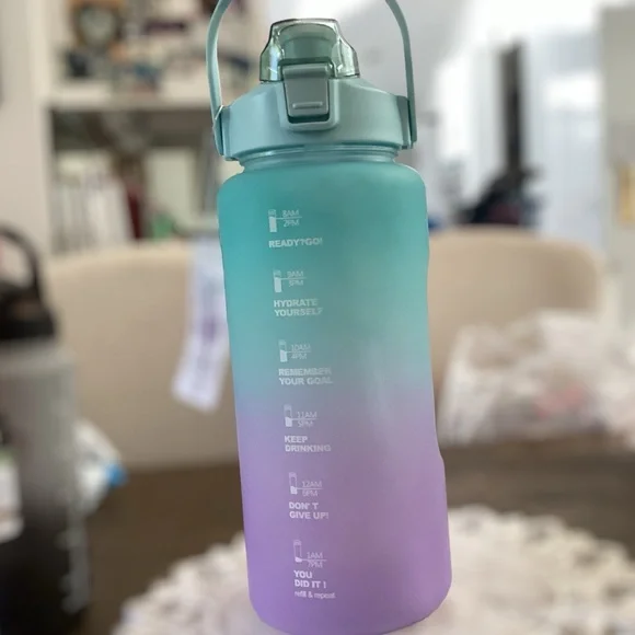 🌸64 oz Water Bottle - Picture 3 of 7